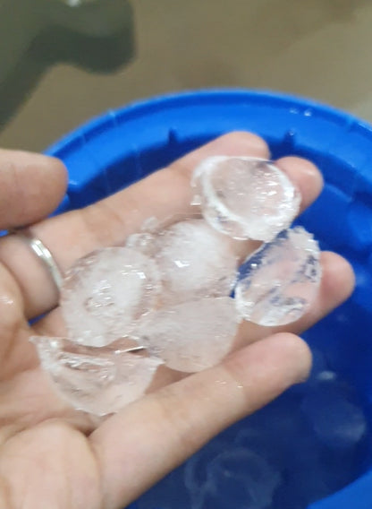 New Magic Ice Cube Maker Ice Bucket
